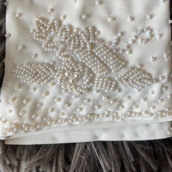 VTG 1950’s dead stock white beaded gloves - Picture 5 of 6